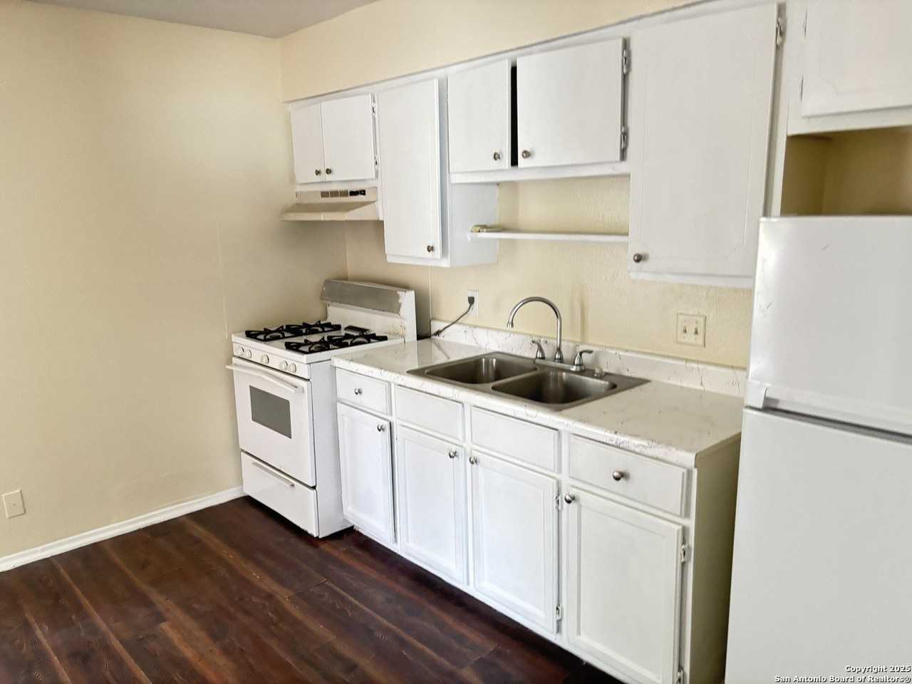 5603 Bienville Dr Apt E7 #E7 - Photo 5 of 35