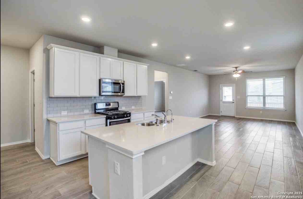 272 Kinsley Way - Photo 2 of 12