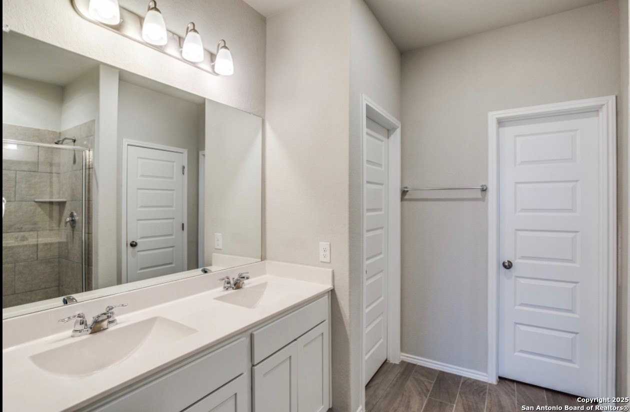 272 Kinsley Way - Photo 4 of 12