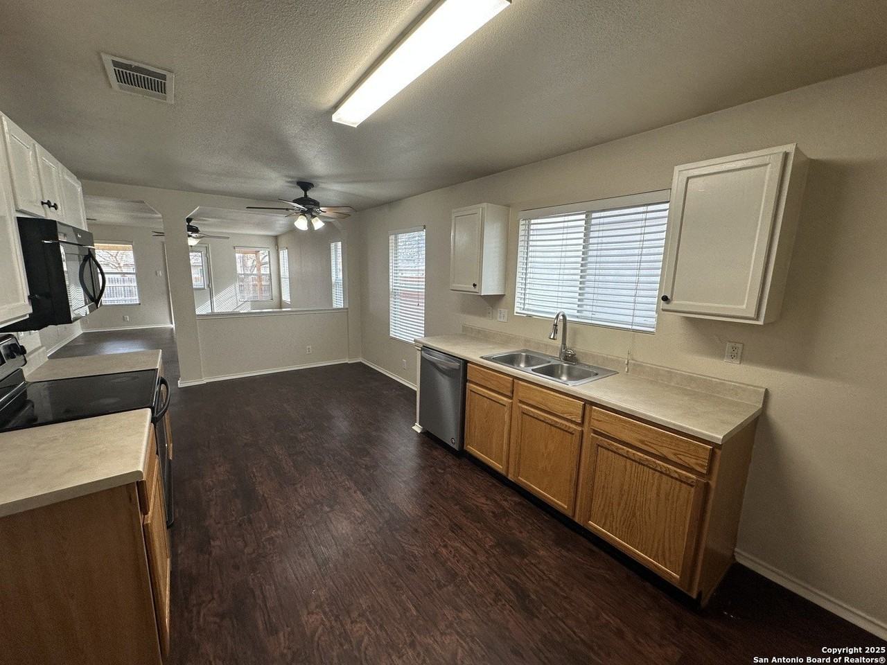 129 Jordan Pl - Photo 4 of 18