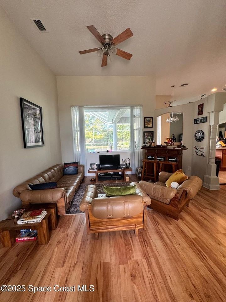 5891 Herons Landing Dr - Photo 5 of 18