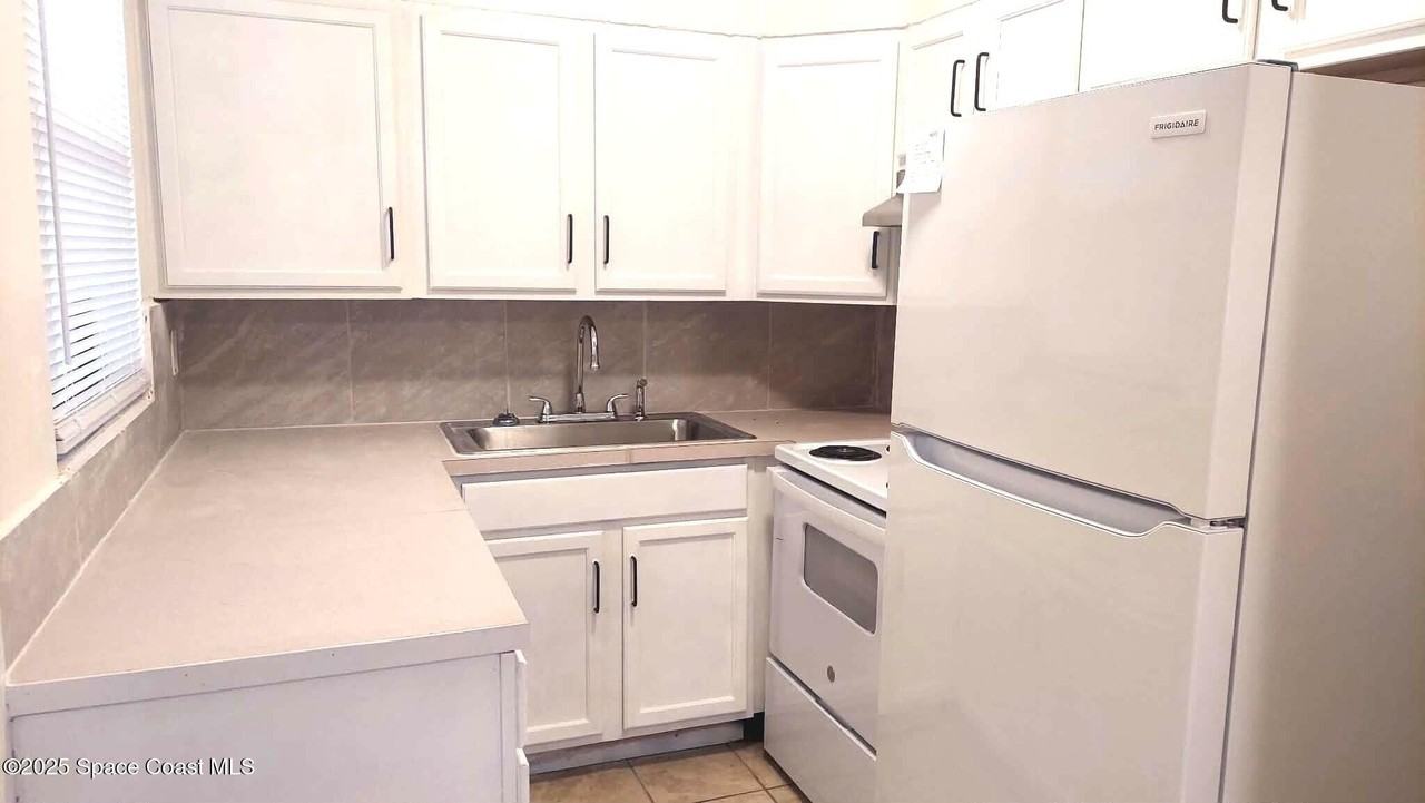 419 N Fiske Blvd - Photo 3 of 7