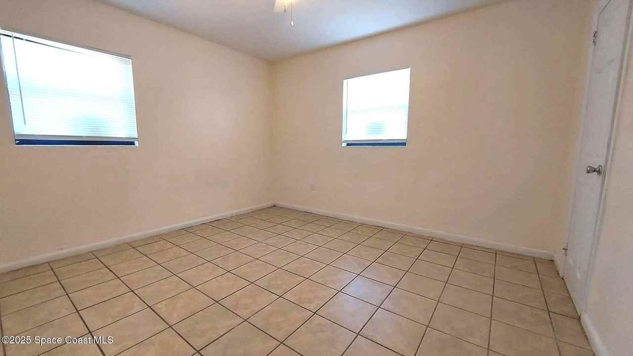 419 N Fiske Blvd - Photo 6 of 7