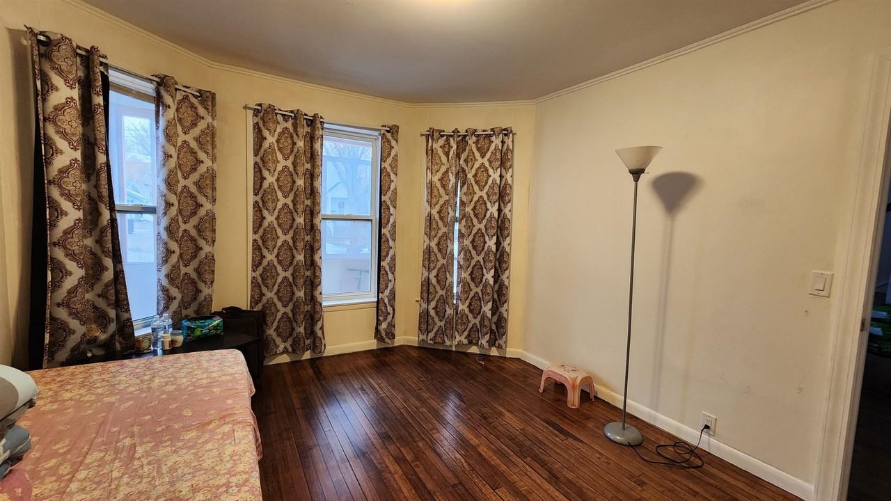 513 S Brooks St - Photo 6 of 44