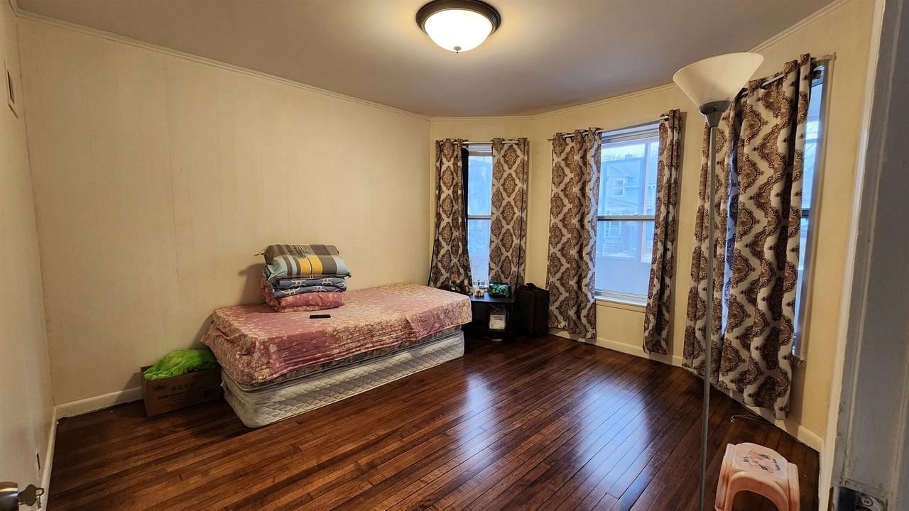 513 S Brooks St - Photo 7 of 44