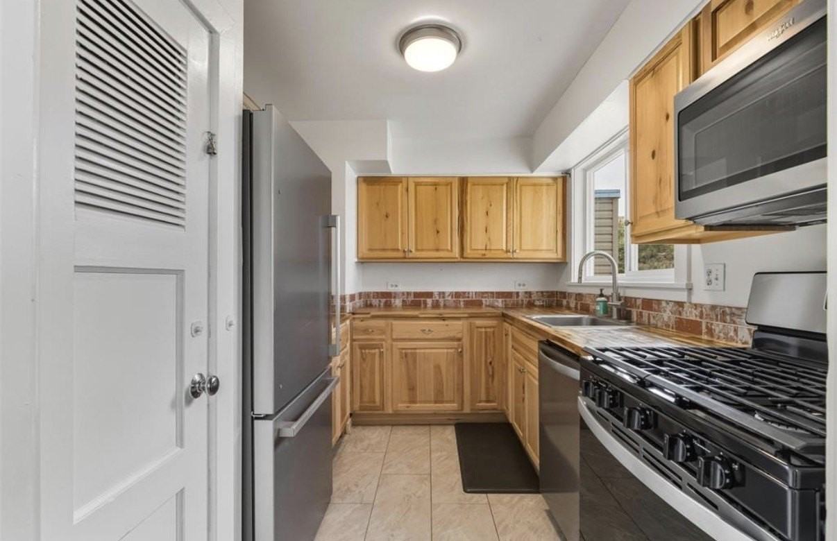 2356 45th St Apt A #A - Photo 4 of 10