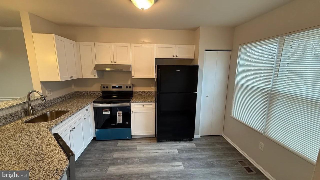 18715 Martins Landing Dr - Photo 4 of 19