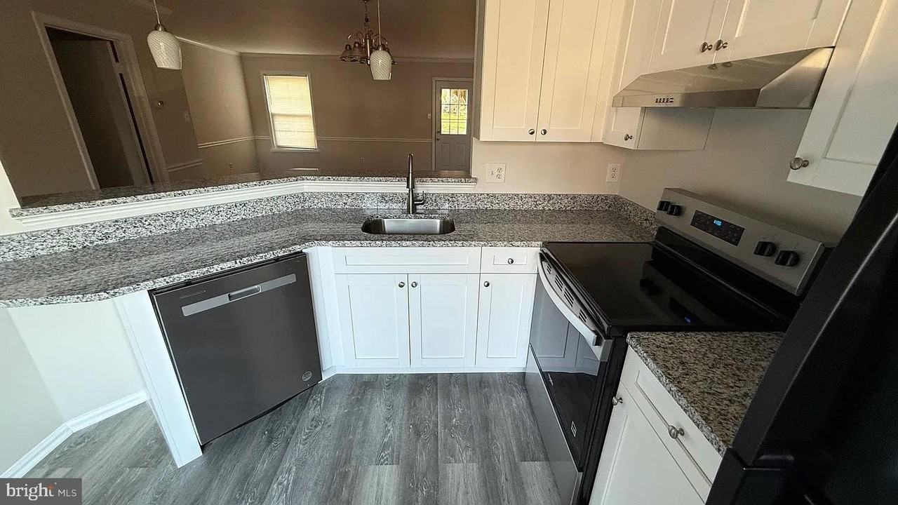 18715 Martins Landing Dr - Photo 6 of 19