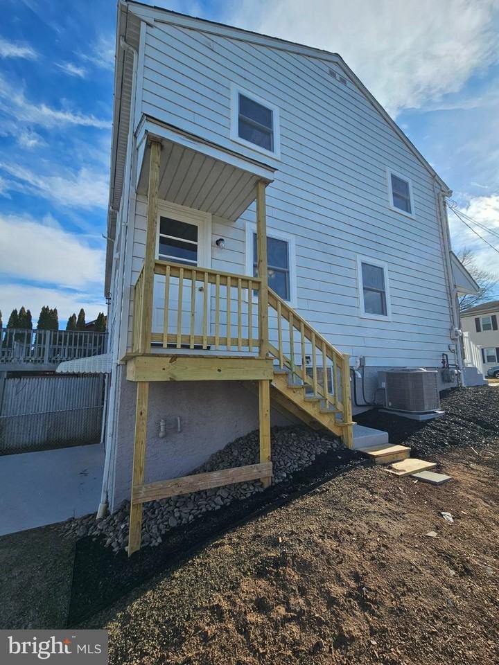 301 E 4th St - Photo 5 of 21