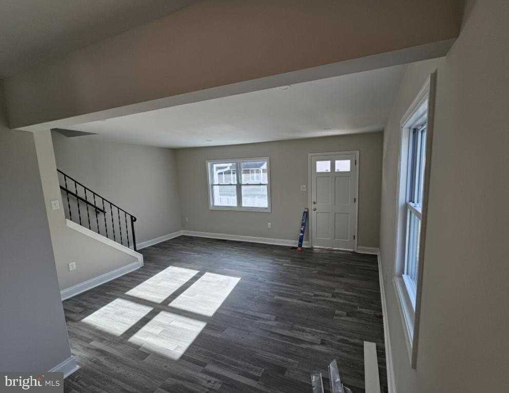 301 E 4th St - Photo 7 of 21