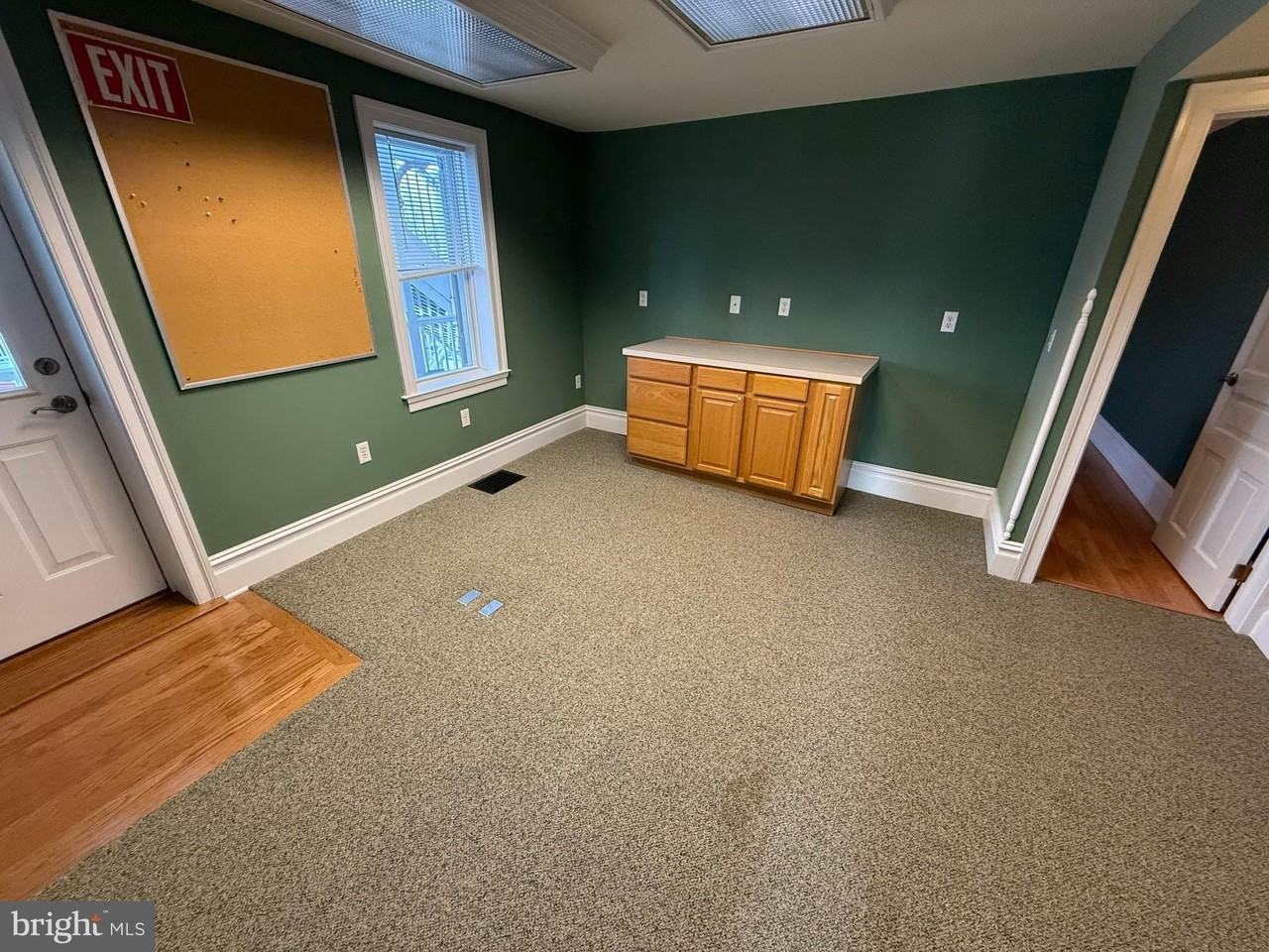 405 Bridge St - Photo 3 of 19