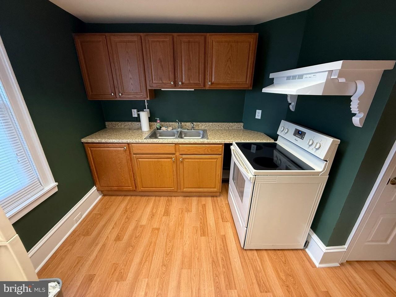 405 Bridge St - Photo 7 of 19