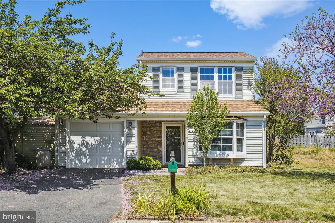 13508 Coates Ln - Photo 2 of 37