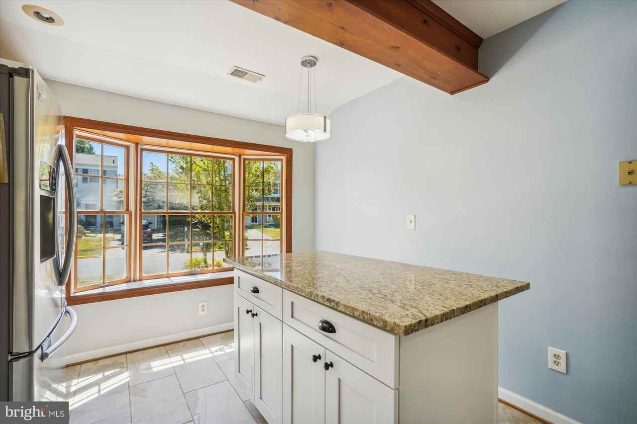 13508 Coates Ln - Photo 5 of 37