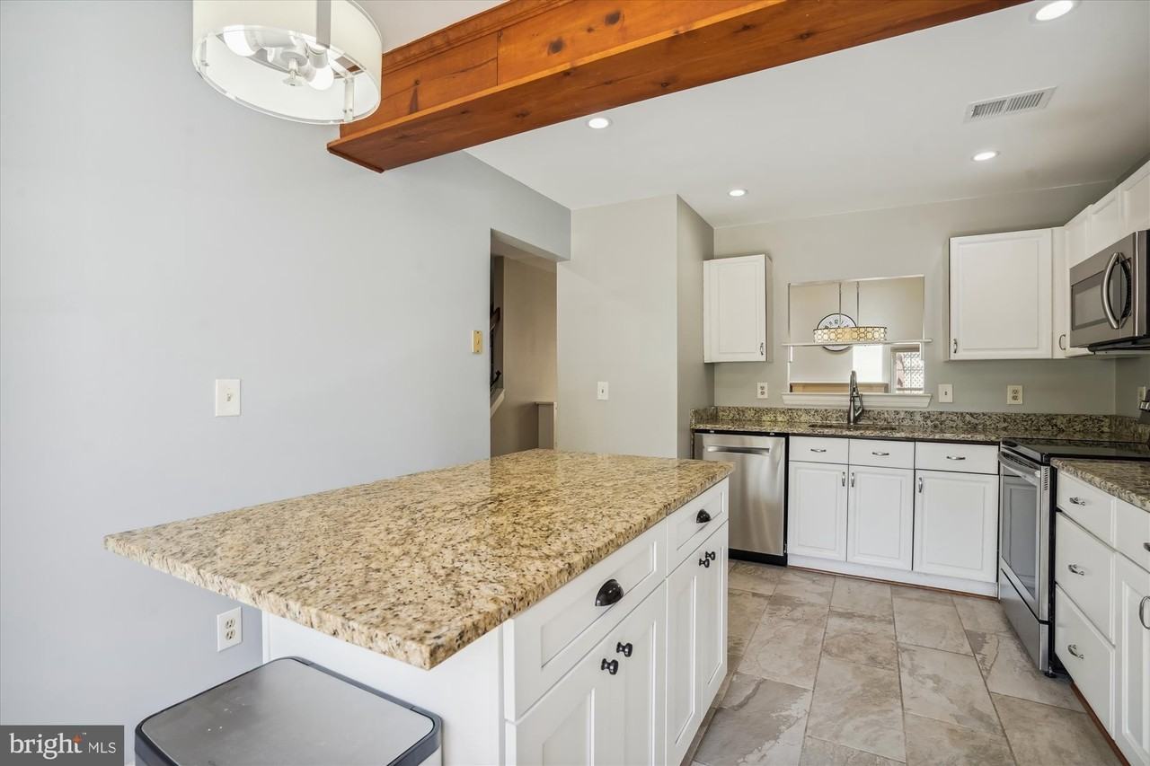 13508 Coates Ln - Photo 6 of 37