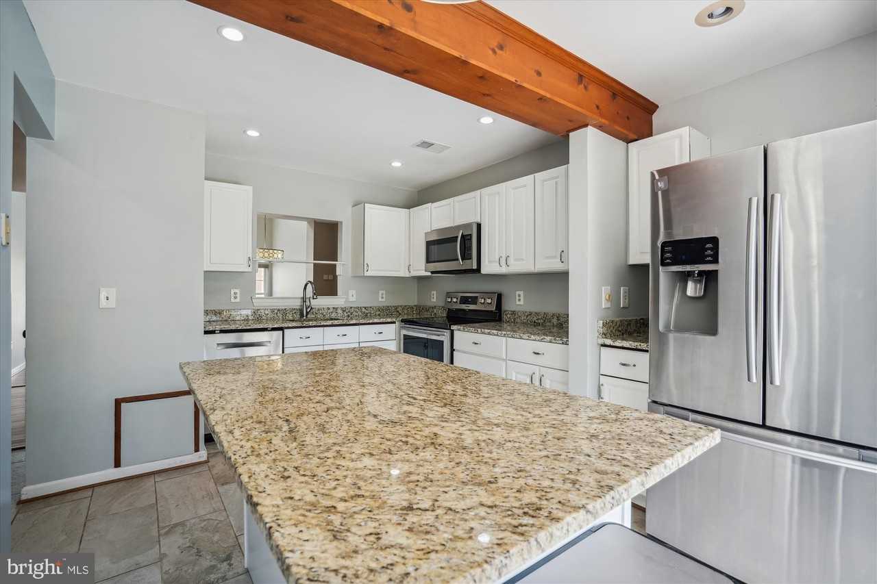 13508 Coates Ln - Photo 7 of 37