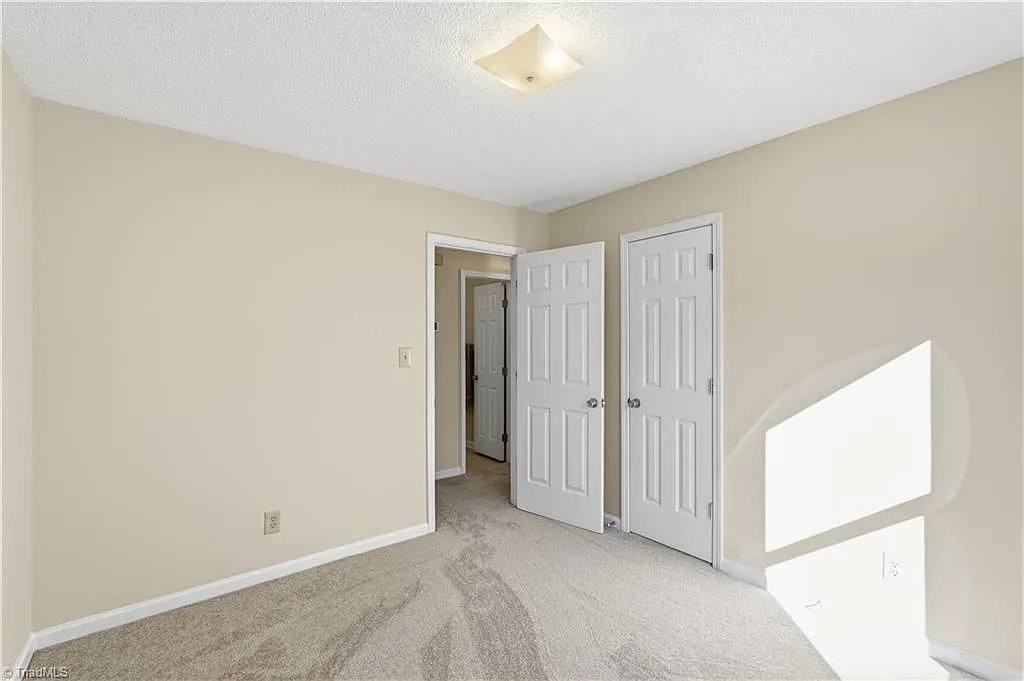 305 Appledore Ct - Photo 2 of 18