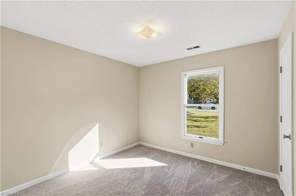 305 Appledore Ct - Photo 3 of 18