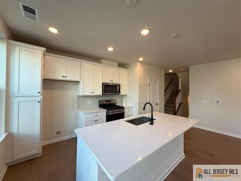 1211 Parker Blvd - Photo 2 of 16