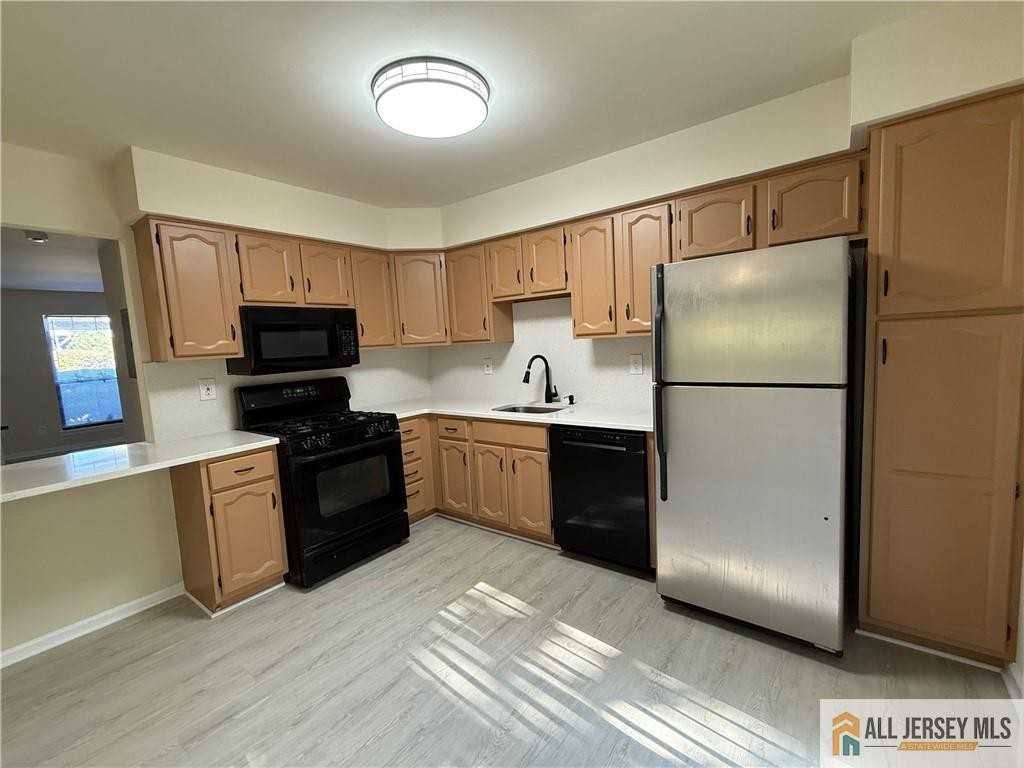 2305 Deerfield Dr - Photo 2 of 16