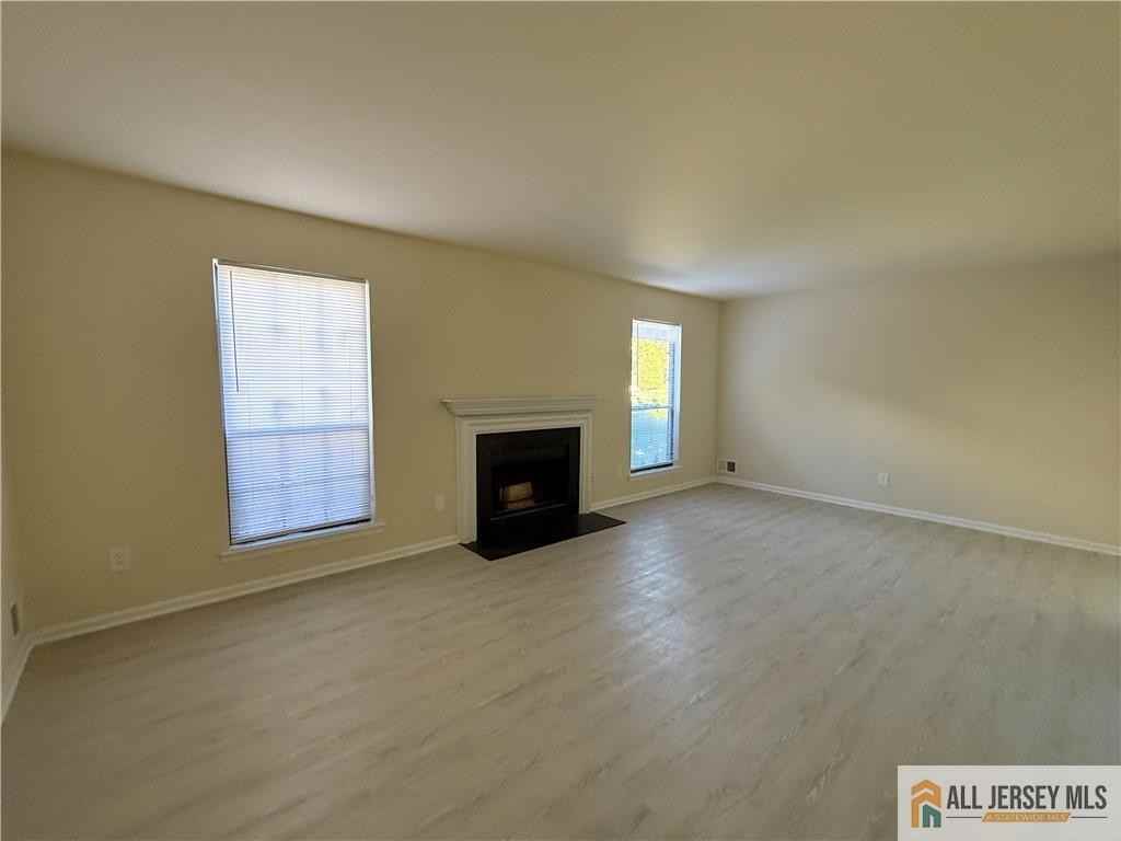 2305 Deerfield Dr - Photo 4 of 16