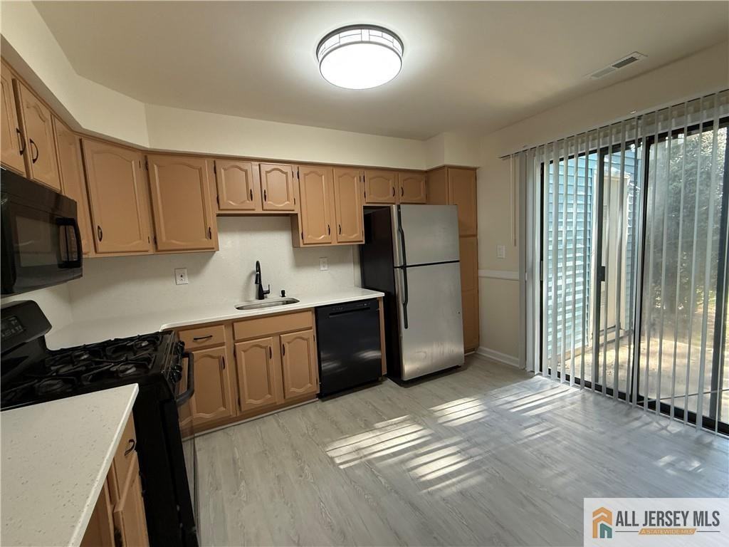 2305 Deerfield Dr - Photo 6 of 16