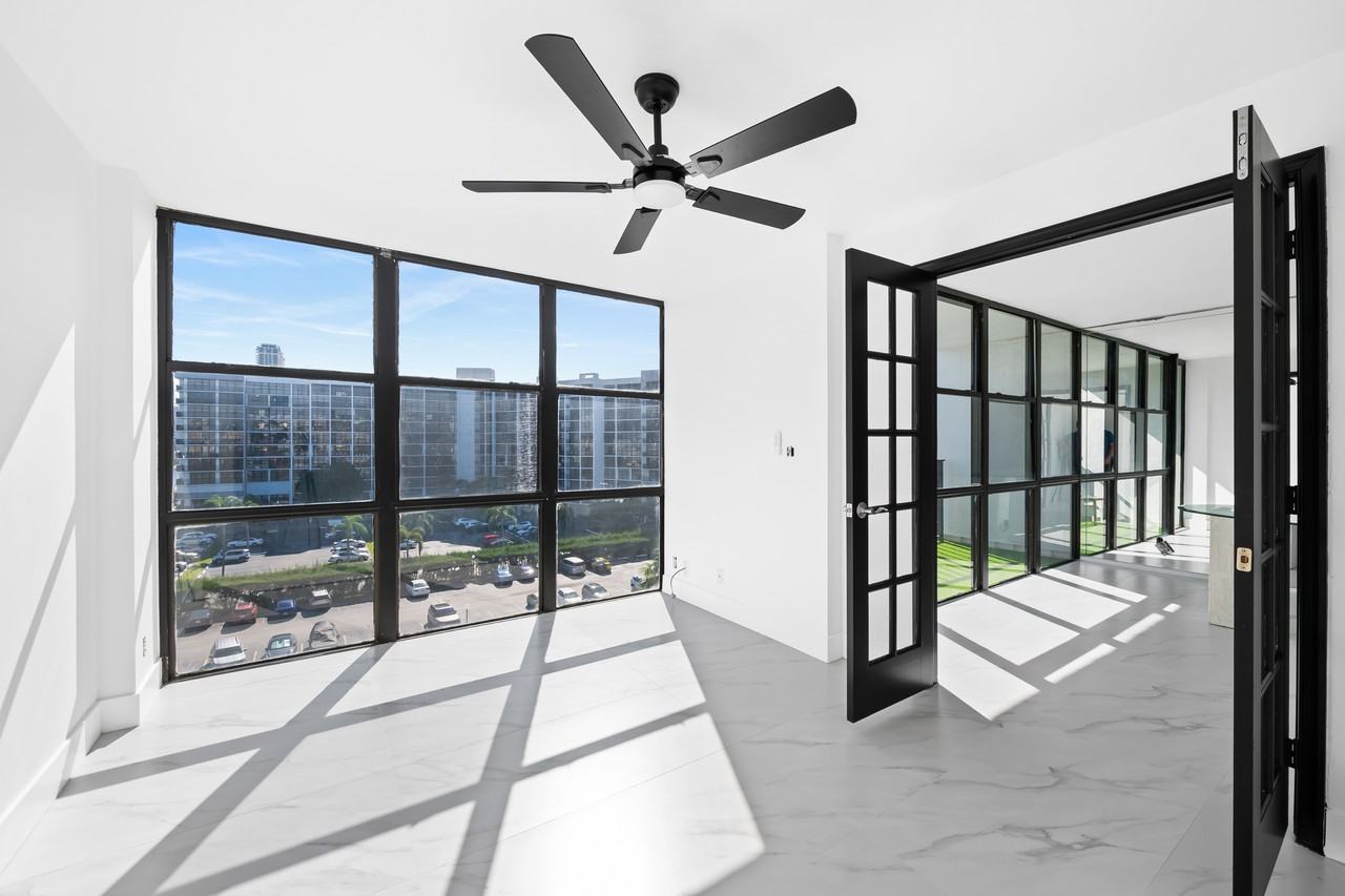 800 Parkview Drive #718 - Photo 7 of 29