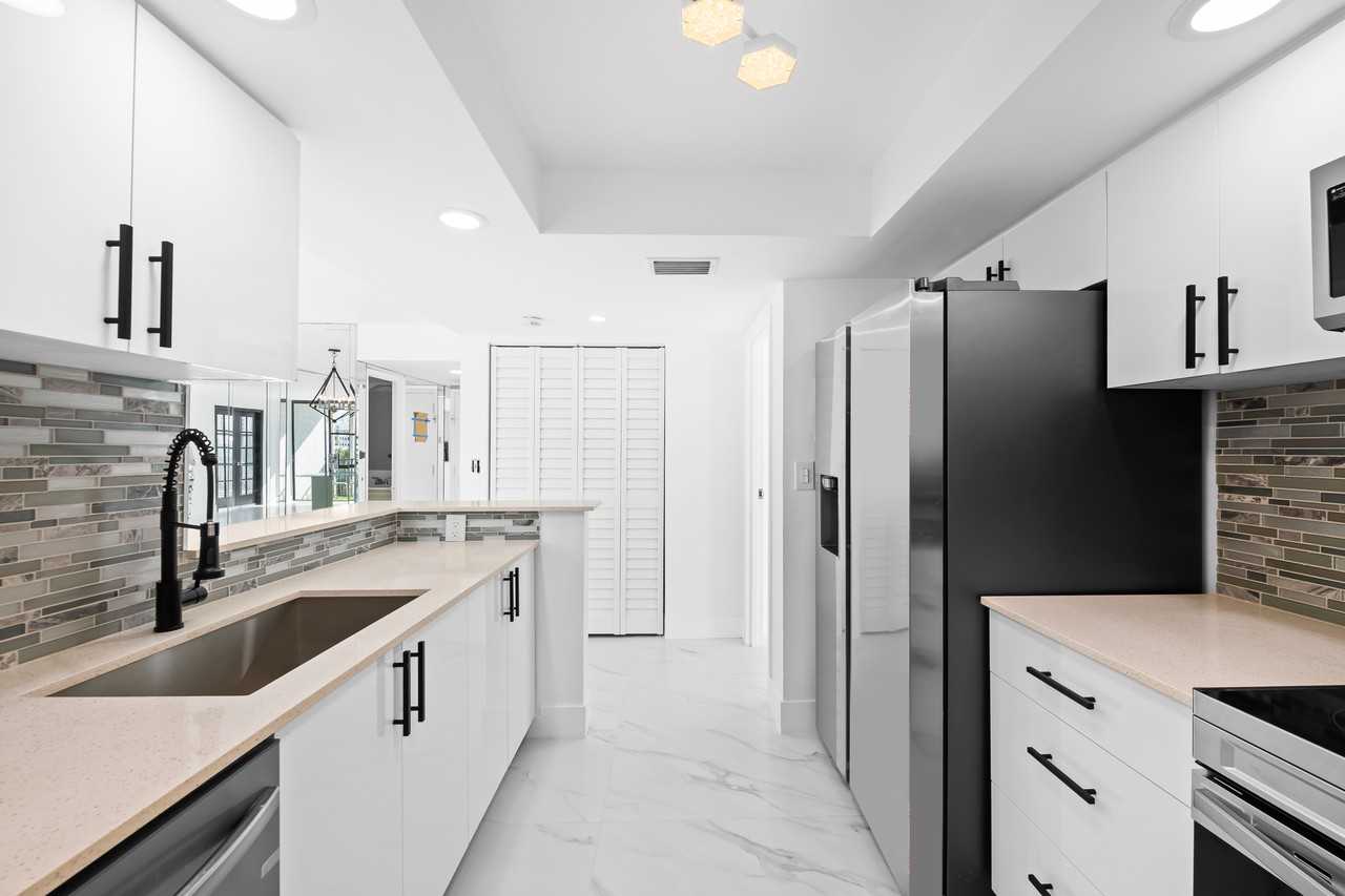 800 Parkview Drive #718 - Photo 5 of 29