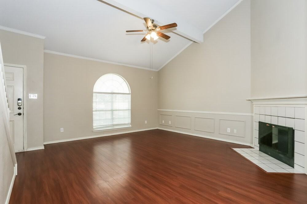 401 Meadow St - Photo 4 of 17