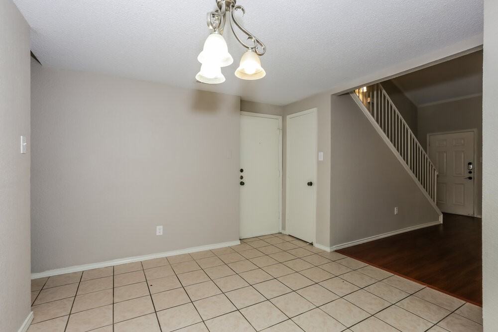 401 Meadow St - Photo 6 of 17