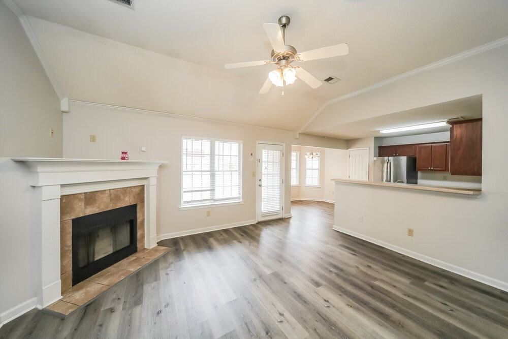 4230 Ravenwood Dr N - Photo 4 of 16