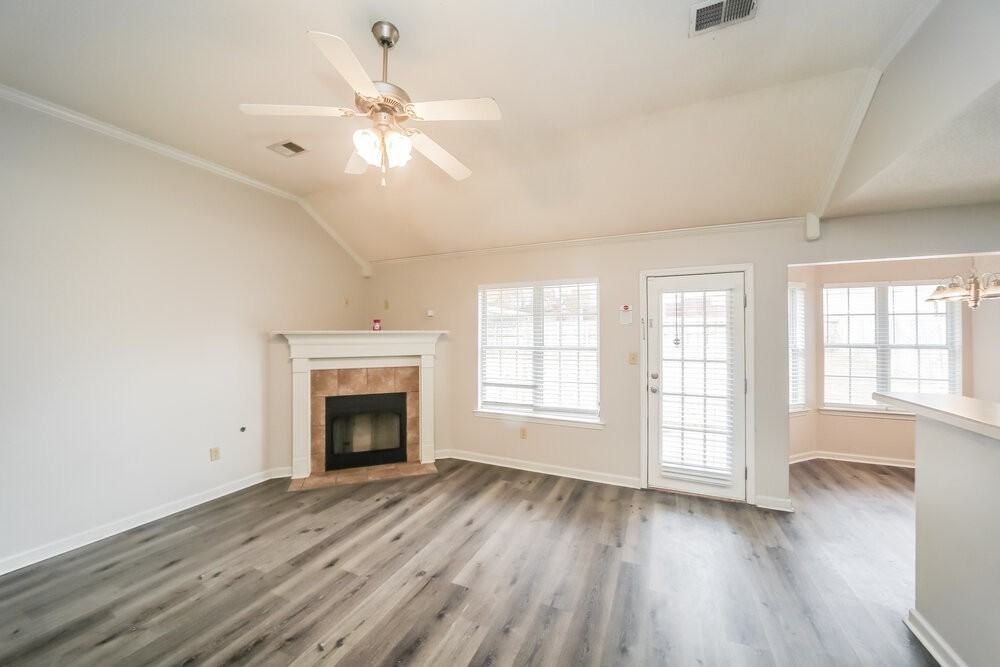 4230 Ravenwood Dr N - Photo 5 of 16