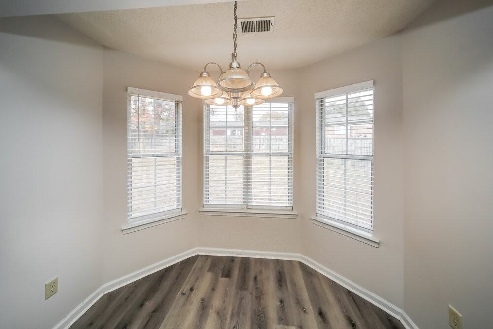 4230 Ravenwood Dr N - Photo 6 of 16