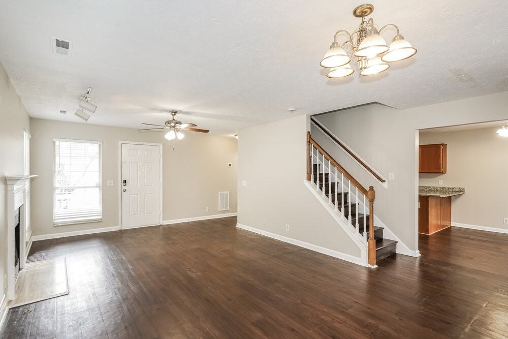 3544 Glenfalls Dr - Photo 4 of 17