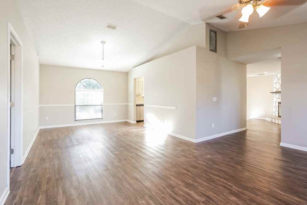 1464 Rose Hill Dr W - Photo 5 of 16