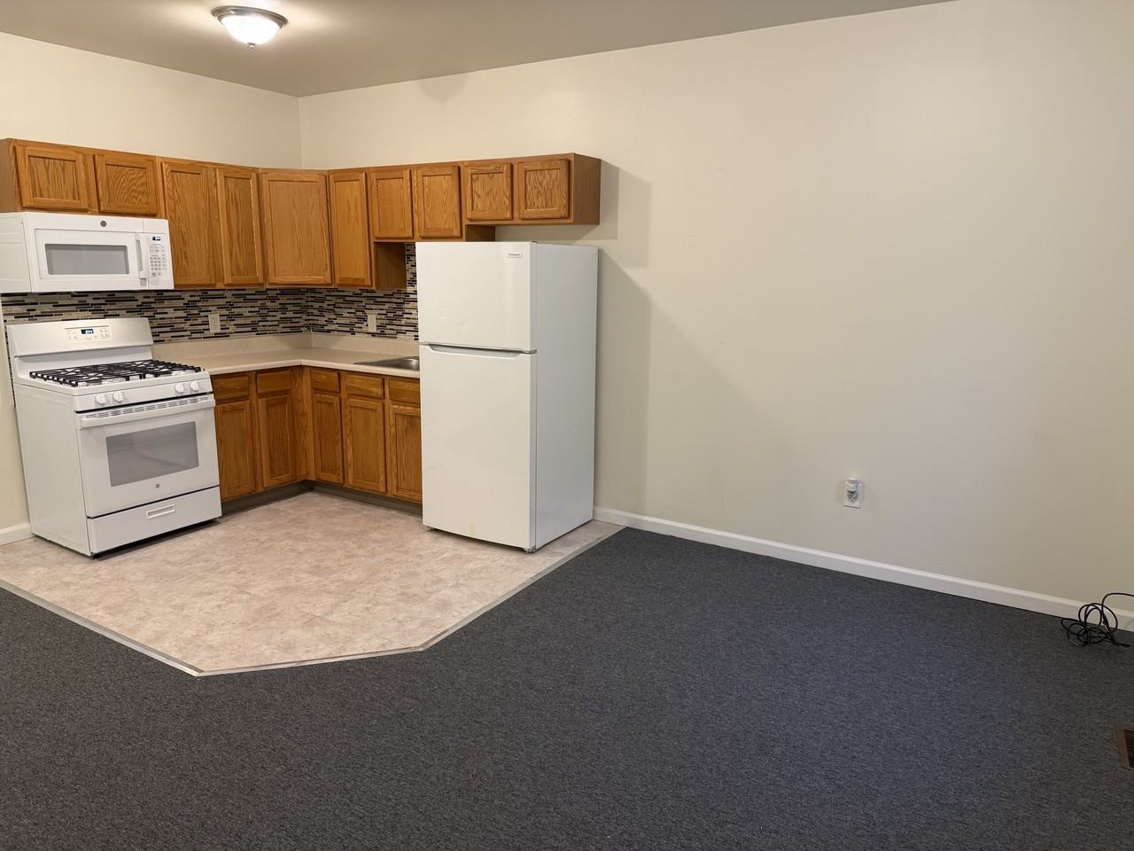 6035 Elmwood Avenue #1-R - Photo 4 of 15