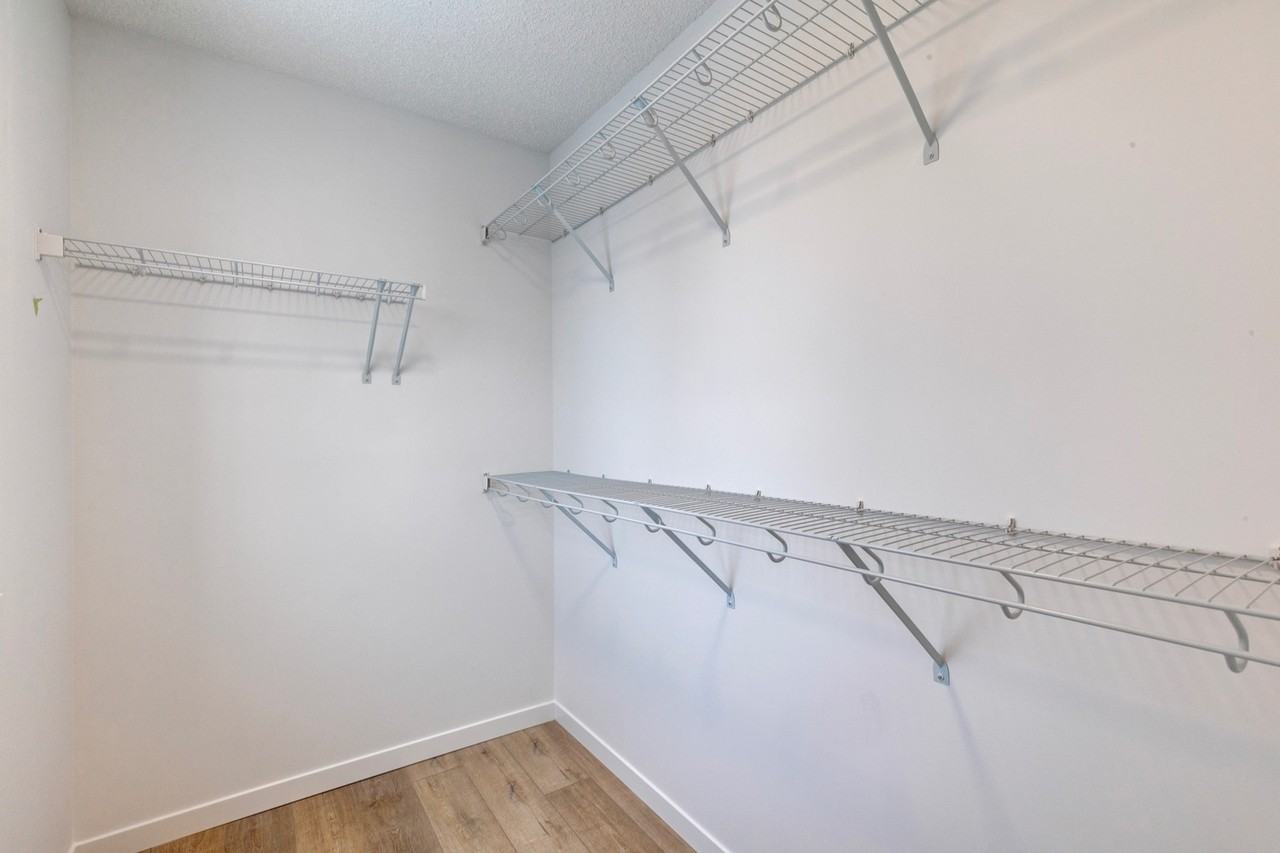 525 Secord Blvd - Photo 3 of 20