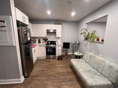 3355 Boulevard Rosemont #14 - Photo 3 of 17