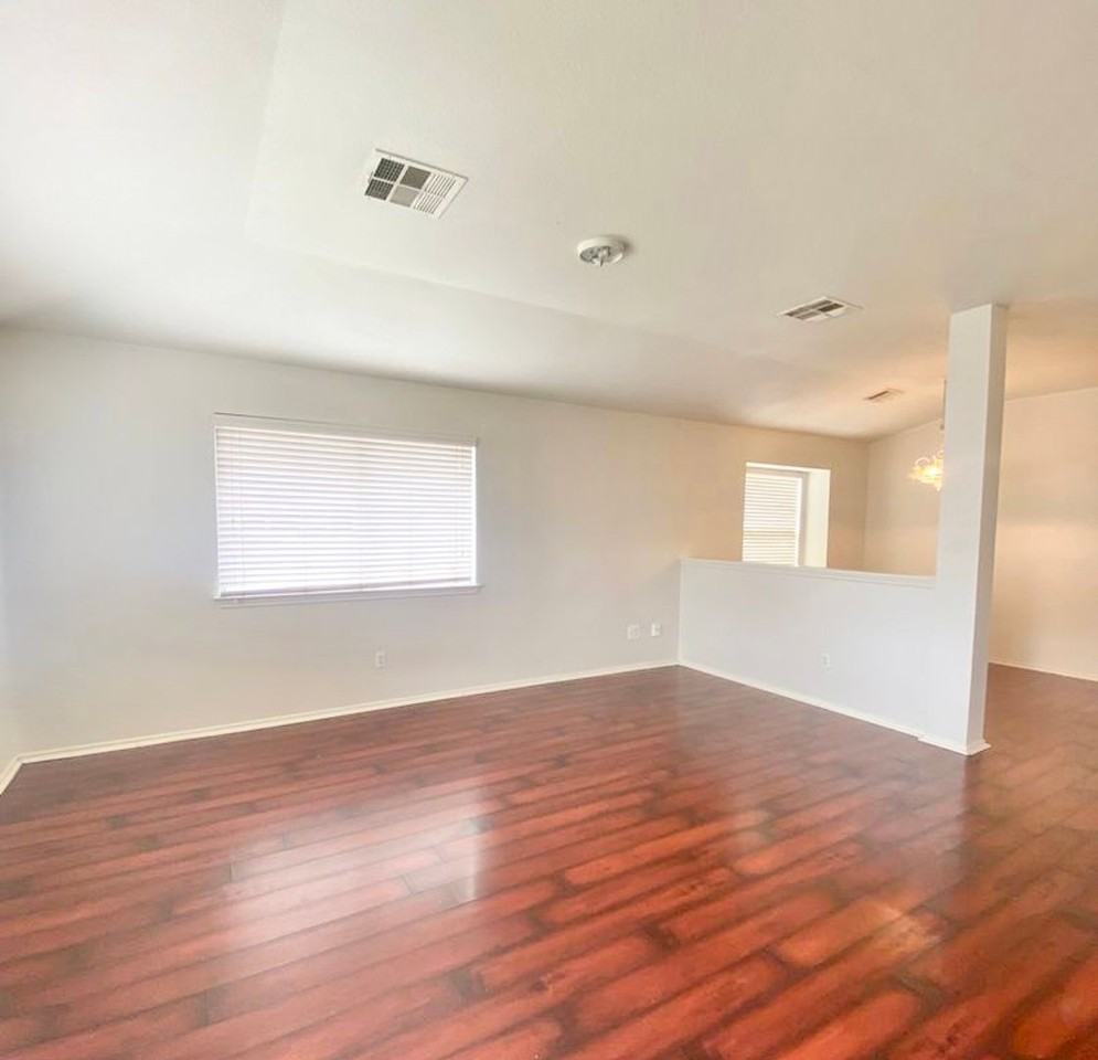 1501 Darjeeling Dr - Photo 4 of 20