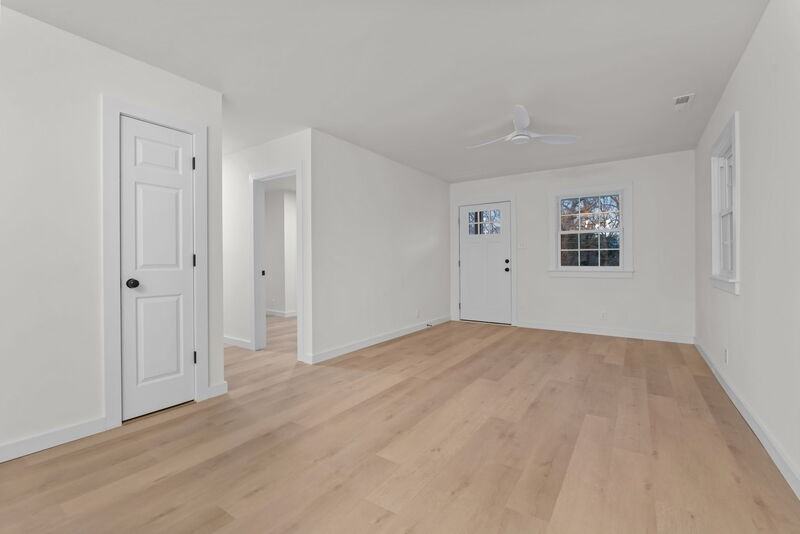 6037 Dahlgren Ave - Photo 3 of 25