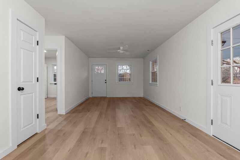 6037 Dahlgren Ave - Photo 4 of 25