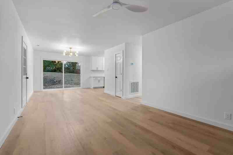 6037 Dahlgren Ave - Photo 5 of 25