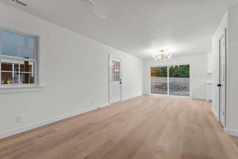 6037 Dahlgren Ave - Photo 6 of 25