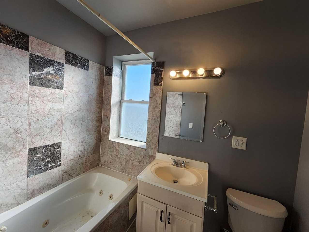 6625-29 S Drexel - Photo 2 of 9