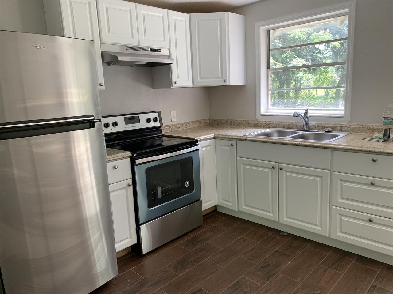 709 S Adelle Ave - Photo 2 of 8