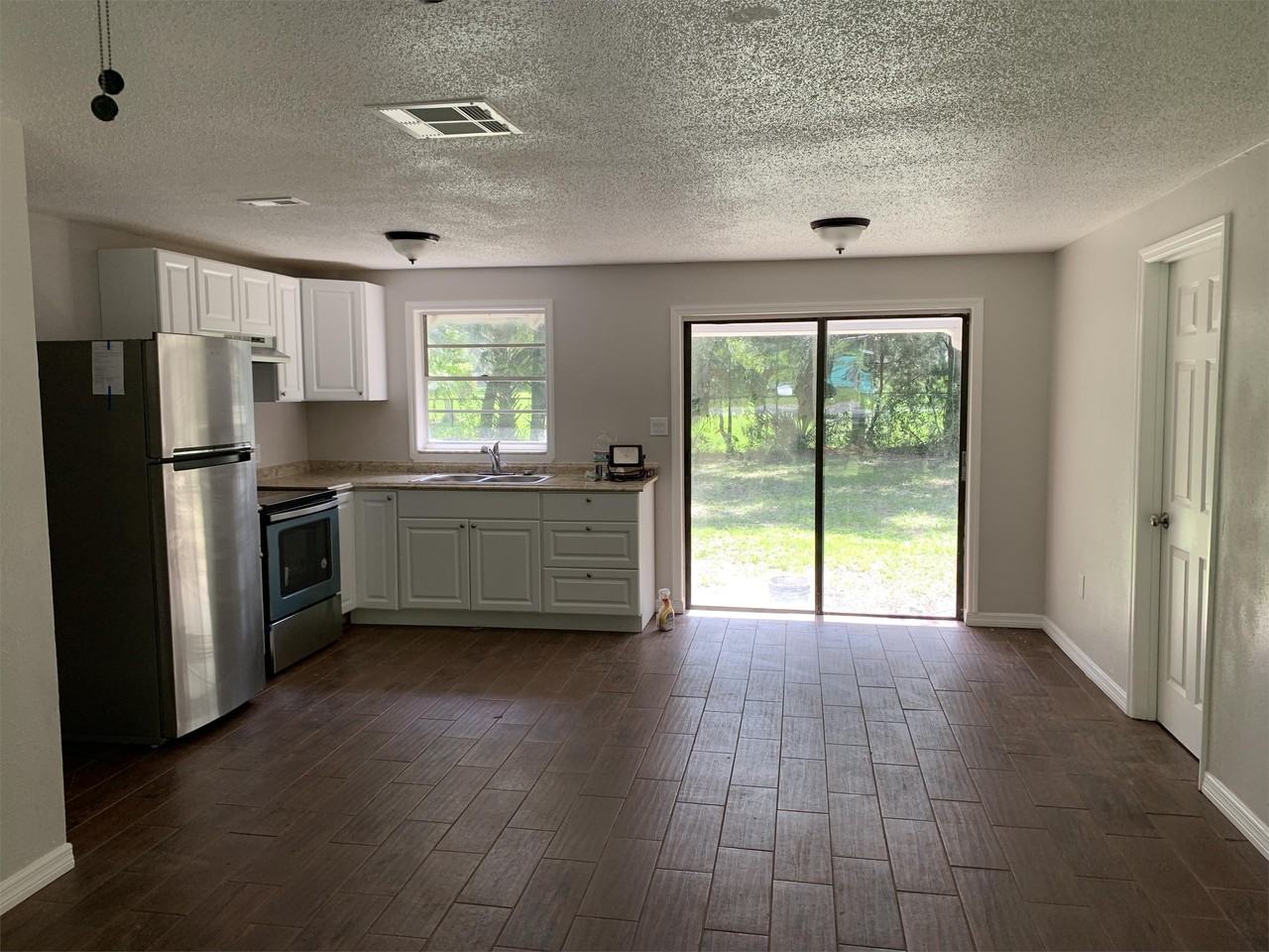 709 S Adelle Ave - Photo 4 of 8