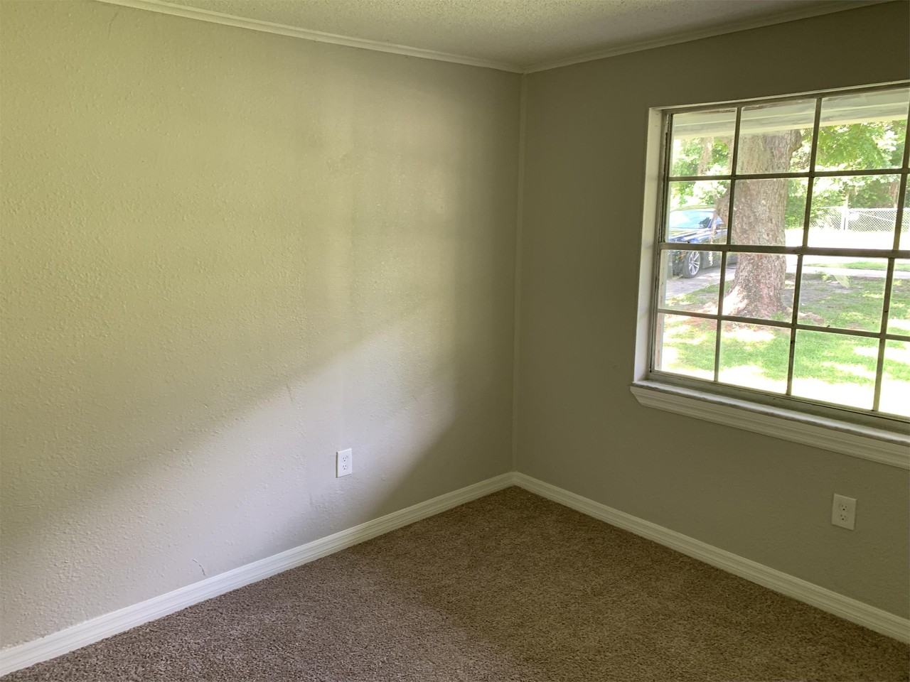 709 S Adelle Ave - Photo 5 of 8