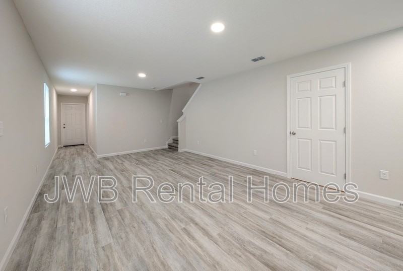 8825 Free Ave - Photo 6 of 19