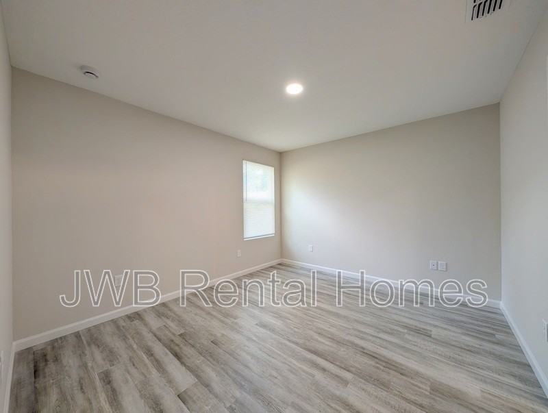 8825 Free Ave - Photo 7 of 19