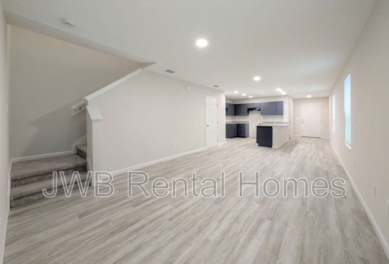 8827 Free Ave - Photo 5 of 19